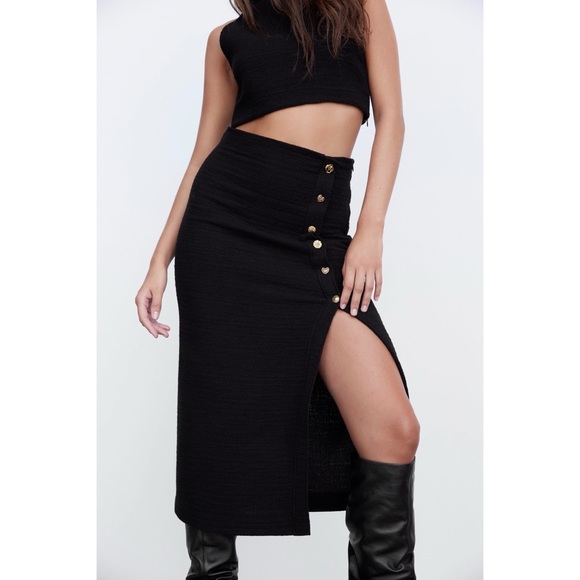 Zara Textured Halter Top + Skirt with Buttons - Picture 3 of 11